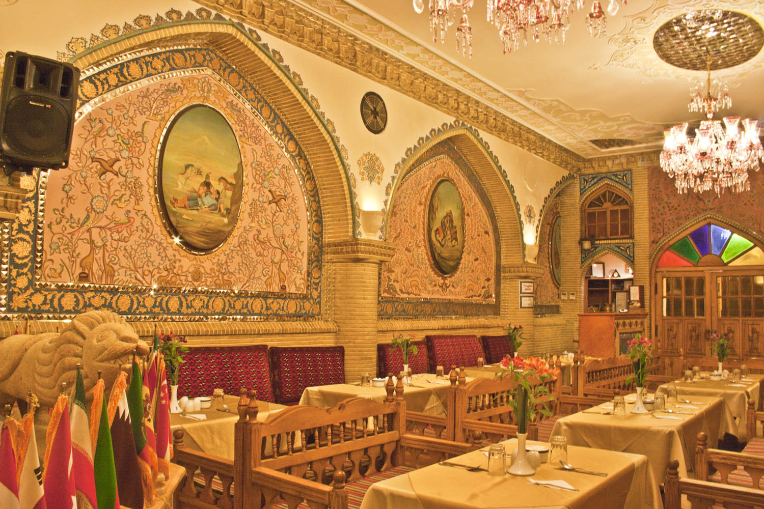 مطعم عالي قابو طهران