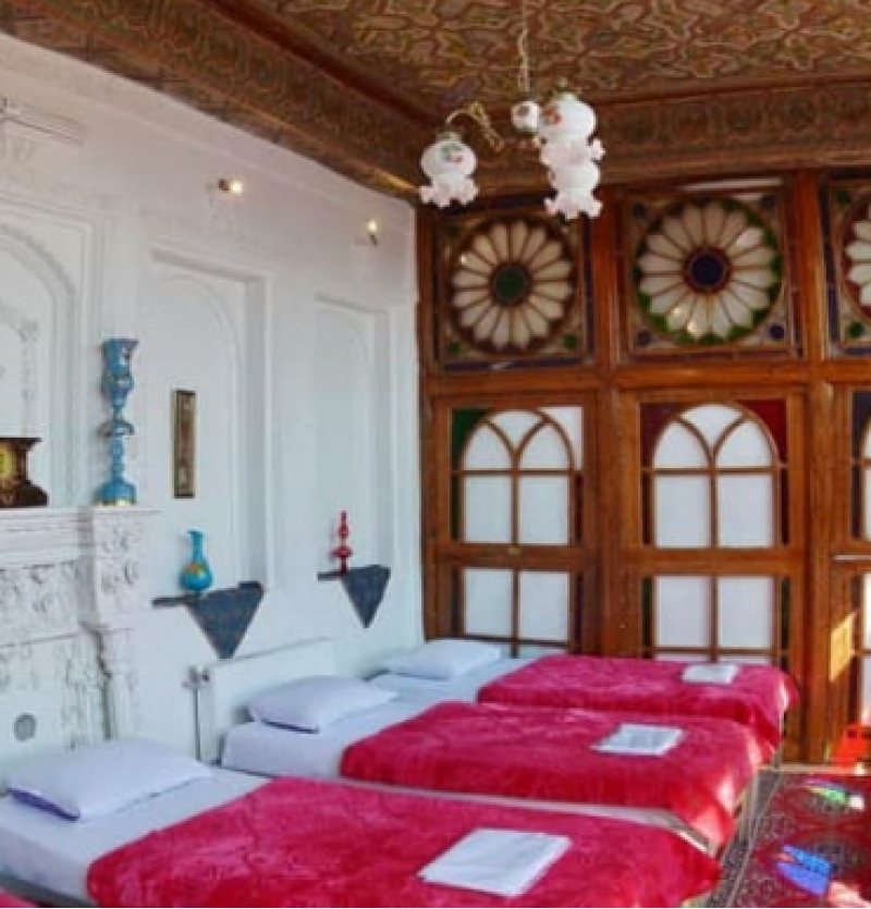الإقامة التقليدية في سكن طاها شيراز